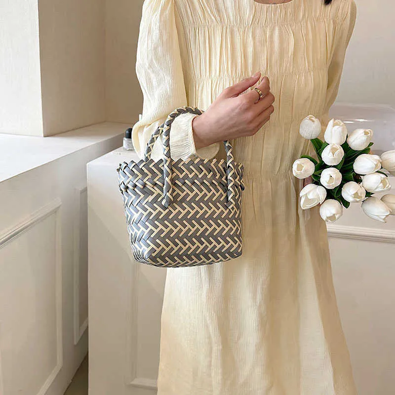 Beach Bags Fashion Contrast Woven Vegetable Basket Bag 2023 Spring New Trend Simple Hand Small Fresh Beach 230327