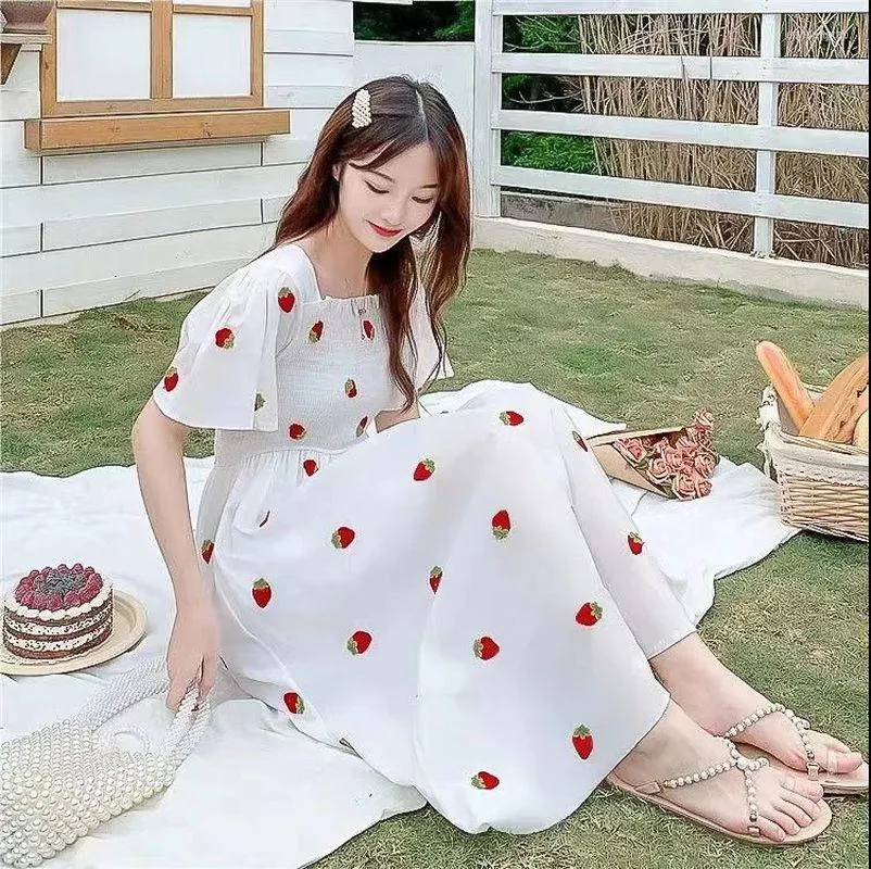 Casual jurken vrouwen sexy ruches puff mouw off schouder borduurwerk zomerfeest 2023 Koreaanse elegante vintage kawaii aardbeienjurk