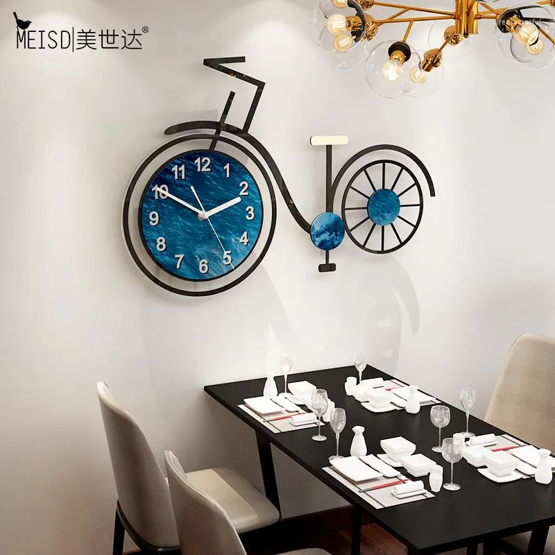 Horloges murales Qualité Acrylique Montre Suspendue sur le vélo d'art Designer Quartz Chambre silencieuse Décor à la maison Horloge