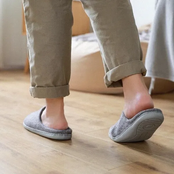 Männer Hausschuhe Sandalen weiße graue Gleitscheiben Slipper Herren weich bequeme Haushalteschuhe Schuhe Größe 41-44 Drei 39kz#