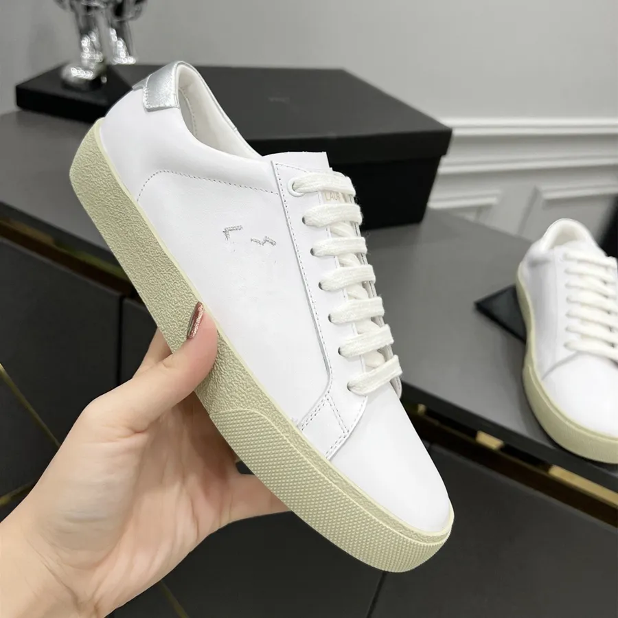 Designerskor Lyx Canvas Court Klassiska Distressed Skor Broderad logotyp Signatur Low Top Läder Sneakers toppkvalitet kausala unisexskor