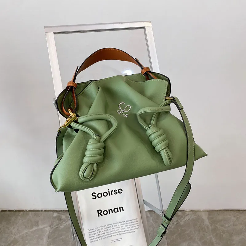 새로운 토트 여성 디자이너 핸드백 내부 흡입 버클 작은 축복 가방 드로우 스트링 지갑 패션 하드웨어 편지 제거 가능한 어깨 끈 큰 용량 토트