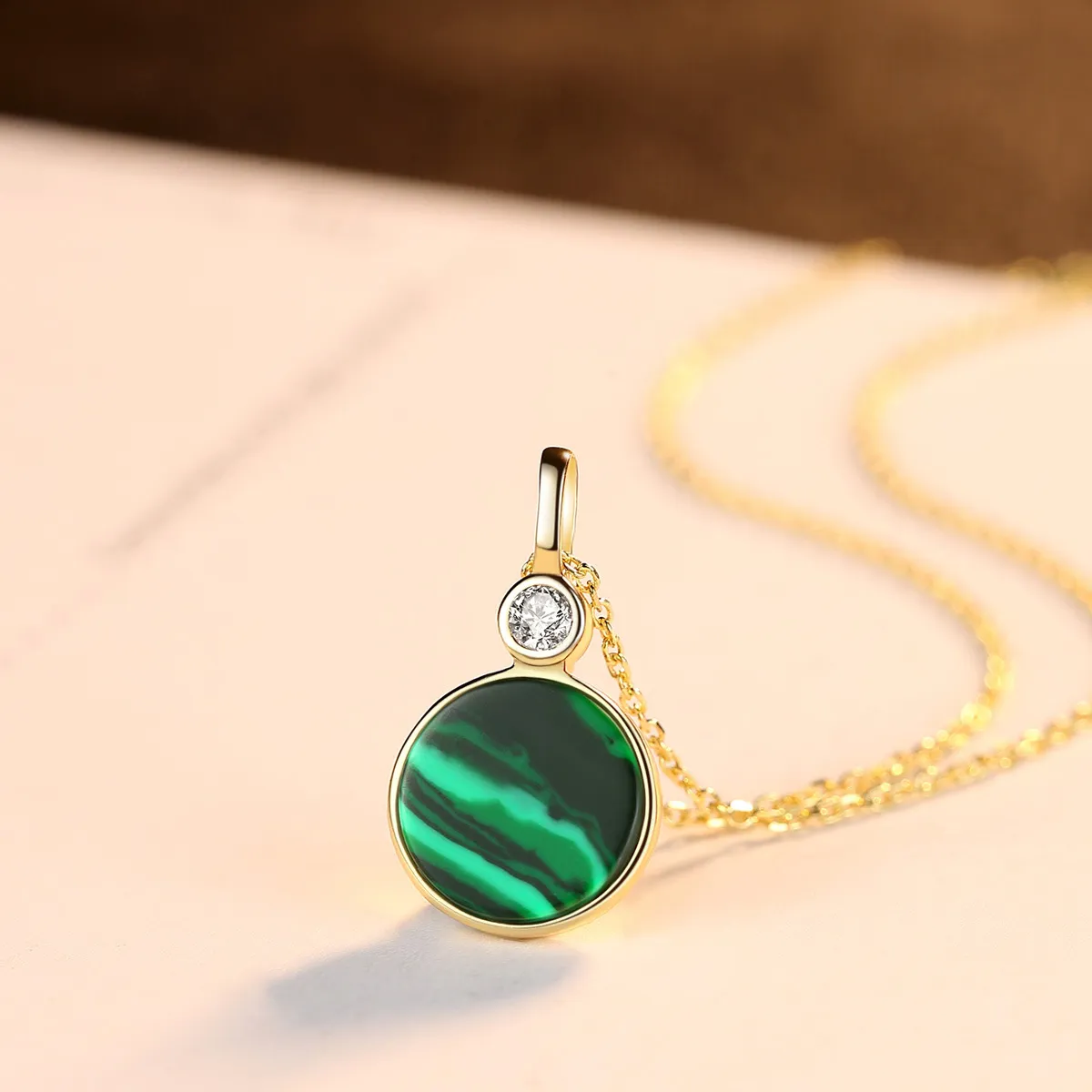 Дизайн бренда круглый зеленый малахит S925 Серебряное подвесное ожерелье Роскошное 18 -километровое ожерелье с золотой колье для женской цепь воротнич
