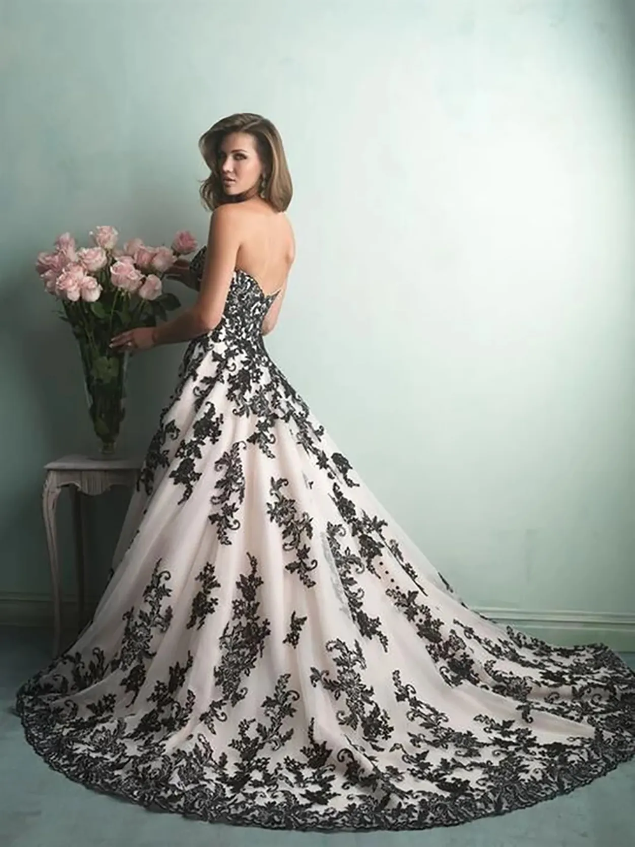Sukienki imprezowe J16 Tiul z kości słoniowej czarne aplikacje kochanie naturalna aline podłoga długość Długie suknie ślubne suknie 230328