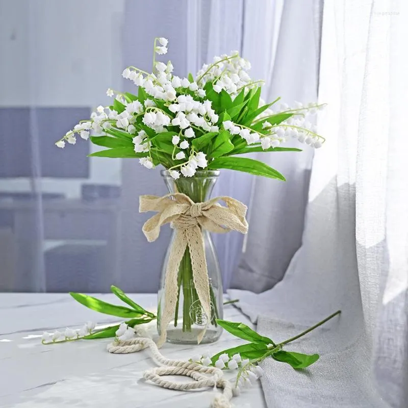 装飾的な花6PC/セット谷の花の花の花プラスチックホームソフトデコレーション植物壁結婚式の人工ベルフラワーユリ