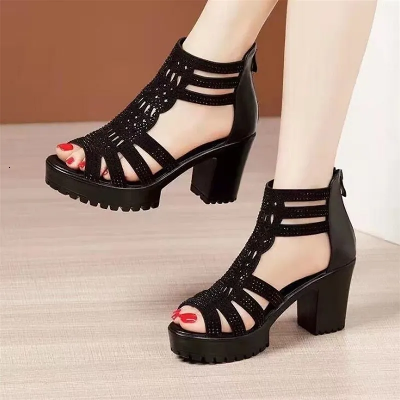 Sandalet yüksek topuklu gladyatör kadın açık kafa seksi siyah perçin blok topuk platform ayakkabıları yaz sırt zip boyutu 35 40 kadın 230328