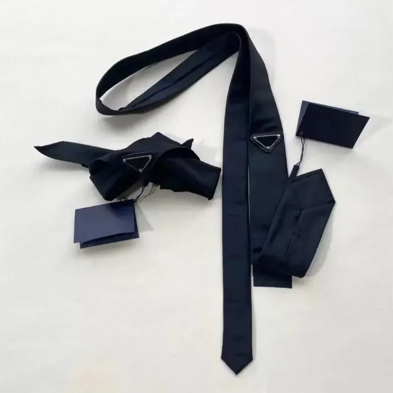 Tie prad halsare designer slips lyx p inverterad triangel klassisk designer band mode läder nacke slips båge för män damer med mönster halsväskor 4 färg