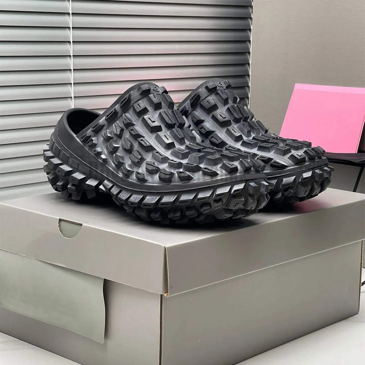 Bulk Retro Chunky Sneakers For Men Designer Tire Sandals With Platform Rubber Sole Versatile Trainers In 39 45 Sizes At Only 62.06 DHgate.Com
