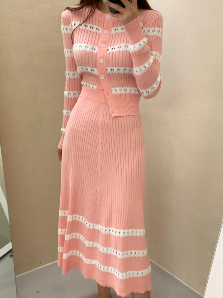 Vestido de dos piezas Conjunto de 2 piezas de punto a rayas Suéter de mujer Chaqueta de punto Tops Conjuntos de falda larga Mujer Oficina Dama Trajes de dos piezas Moda coreana 230329