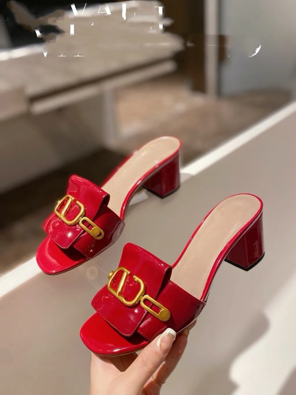 Heeled Kendall And Kylie Slipperss Lady Mules Heel Slip On Slides Leather Sandals Metal V Dress Shoes Woman High Heels Pumps Tacones Pointed Toe Stilettos Wedding Shoes Kendall And Kylie Slippers New