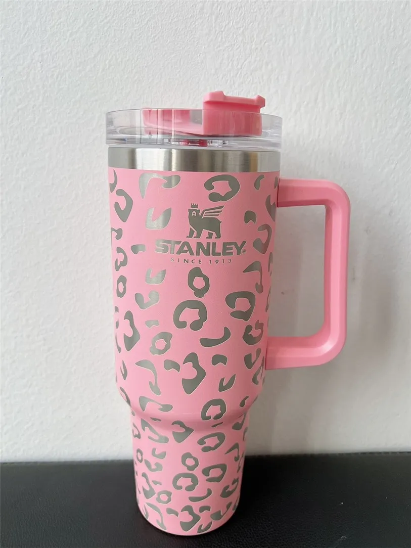 Stanly Pink Adventure Quencher Travel Tumbler 40oz Leopard Print With  Handle Insulated Mugs Lid Straw Stainless Steel Coffee Termo273T From 10,85  €