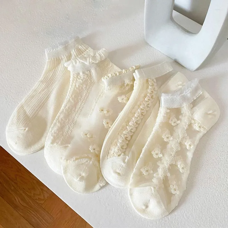 Femmes chaussettes mode été court blanc bas Tube Ultra-mince Transparent cristal soie mignon impression dentelle à volants cheville chaussette