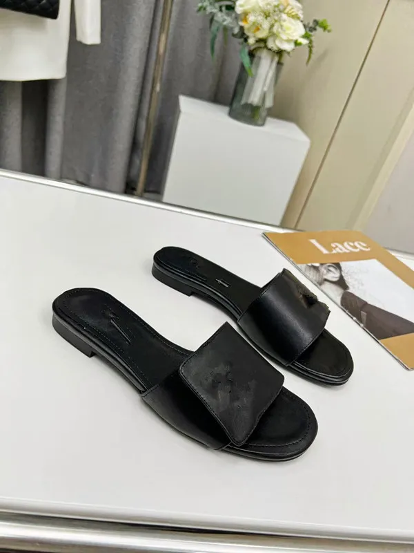 أحذية العلامة التجارية للقنوات المصممة الفاخرة Slippers Women's Sandals Leisure Women's Mule Designer Shoes Beach Low Heel Slippers Women's Fashion Shoemaker Pink Shoes 0218