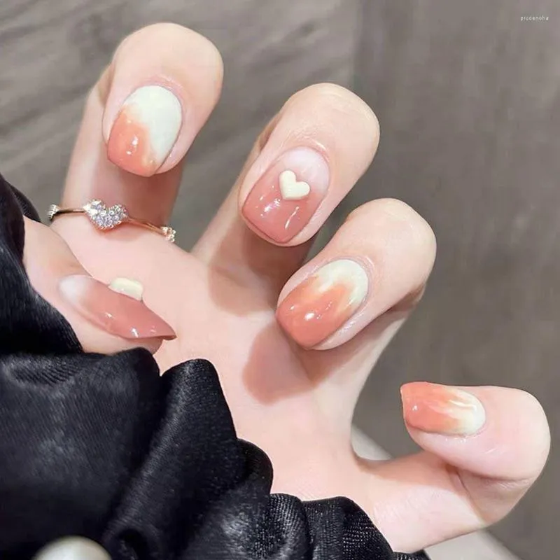 Fałszywe paznokcie 24PCS Piękne pomarańczowe gradient krótkie serce ozdobić fałszywe prasa na manicure narzędzia paznokcie