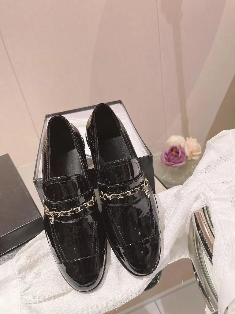 2023 designer Leather Black and White Dress Loafers luxury shoes wedge Chains European and American Market Hot Search Online Customer Wedding party Shoes size 35 41