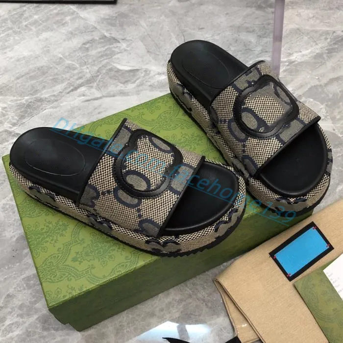 2023 Designertofflor Medelhack Platform Sliders Sandaler Lyxiga män sandal strand kvinnor skor beige grå blå Mustryckt canvas Mode Pool Sommar rutschkanor Med Box