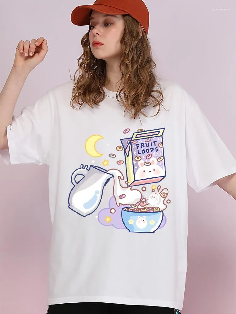 女性のTシャツ重要な朝食フルーツループホワイトミルク女性