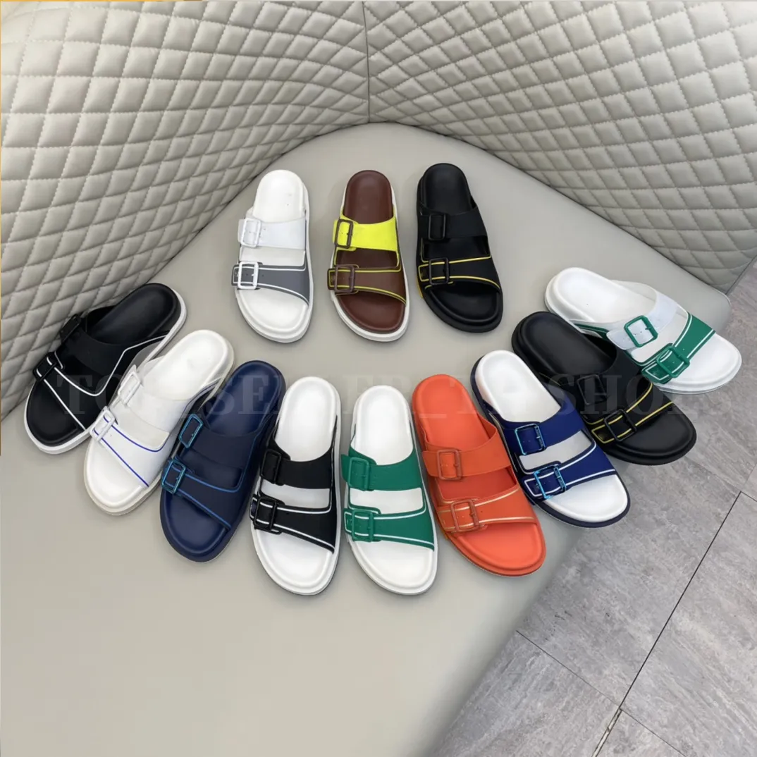 Chinelos de grife Trainer Mules Sandália Homens Fivela Embossing Chinelo Velha Flor Verão Couro Borracha Sapato Slides