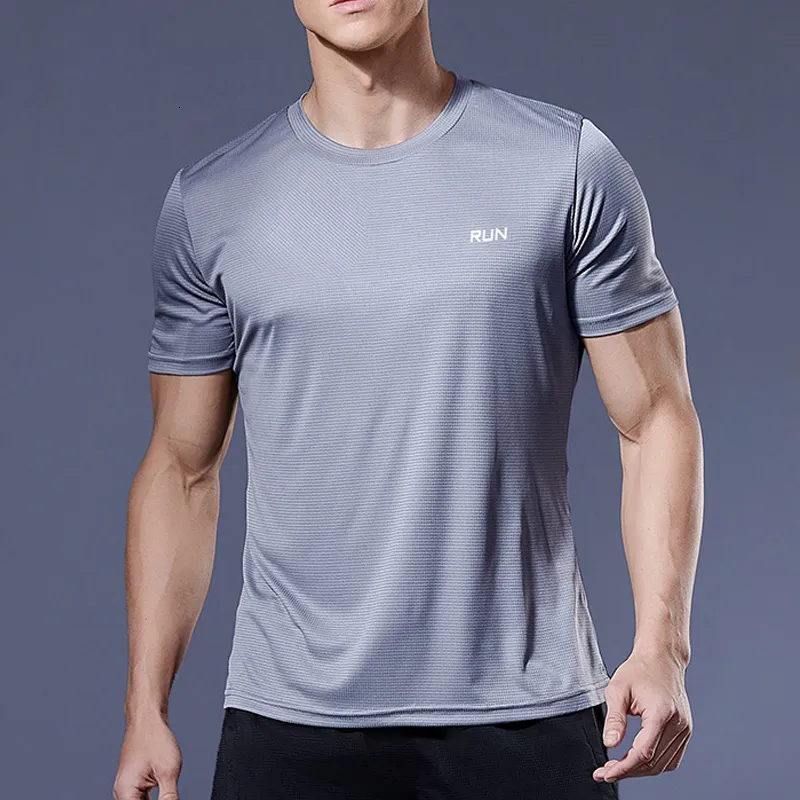 T-shirts pour hommes T-shirt de course à pied pour hommes T-shirt de sport à séchage rapide à manches courtes pour hommes Maillots de gymnastique Fitness Jogging Top Shirt Trainer Respirant Sportswea 230329