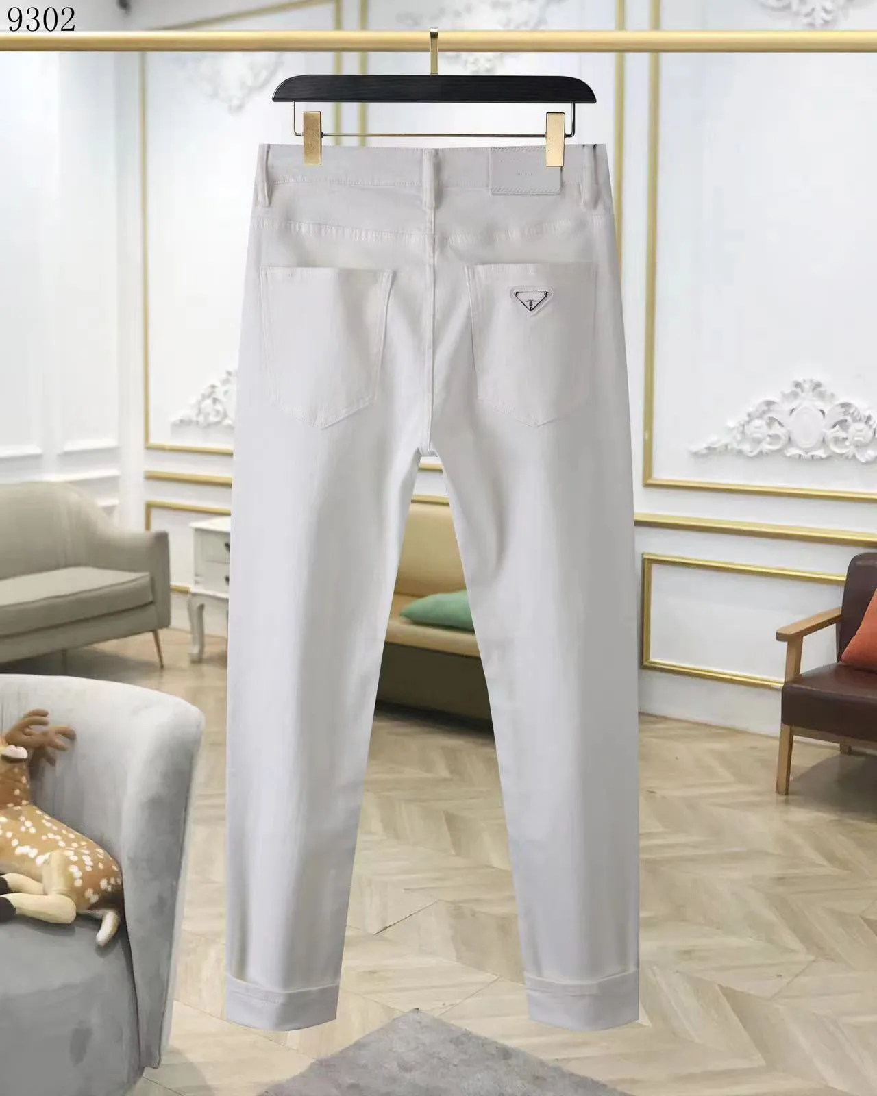2023 Son listeleme skinny jeans erkek üçgen etiket mektupları desen etiketi çiçek baskı denim pantolonlar erkek moda tasarımcısı hip hop beyaz boyutu 29-40