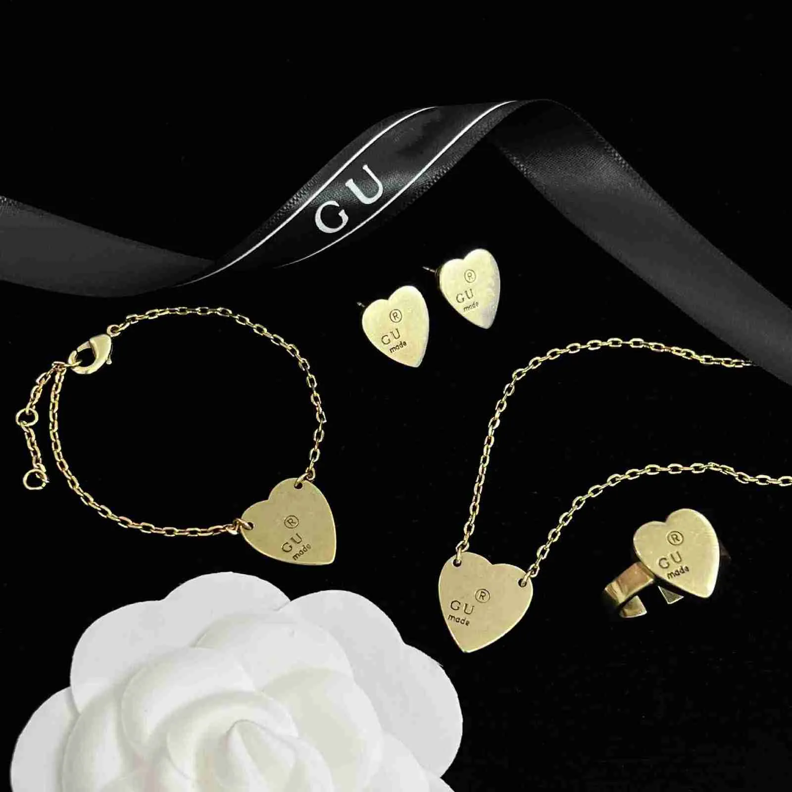 Bracelet, boucles d'oreilles Collier Designer 20 Nouveau pendentif coeur sculpté réglable Premium Feel Bracelet mâle et femelle boucle d'oreille anneau 5XI2