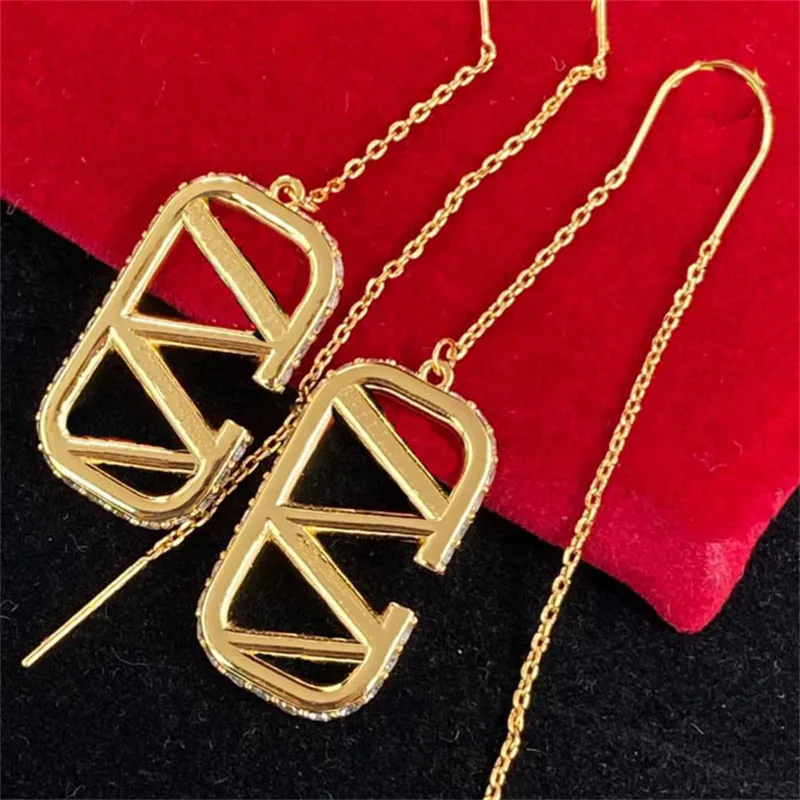 Luxury Designer Chain Pendant Stud Earring For Woman Brand Gold Silver Earrings Jewelry Womens Fashion Letter V Hoop Earings 2303293BF