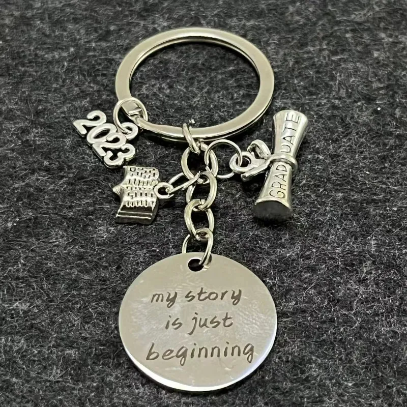 Min berättelse är precis början Bachelor Hat Graduation Certificate Keyring Memorial Women Men Key Chain