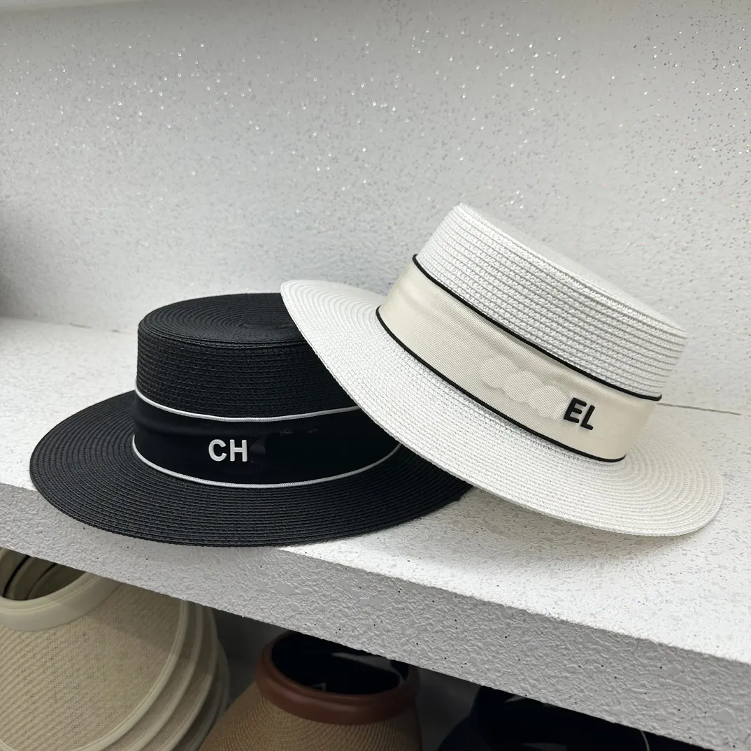 Chapéus largos de palha de palha luxo c letra preta chapéu de chapéu preto arco de verão pária de protetor solar solo solo solo europeu e americano lazer feminino chapéu de balde