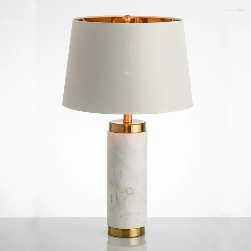 Lampy stołowe amerykańskie minimalistyczne kreatywne salon sypialnia marmur tkanina złota projektant studiuj ciepłą lampę