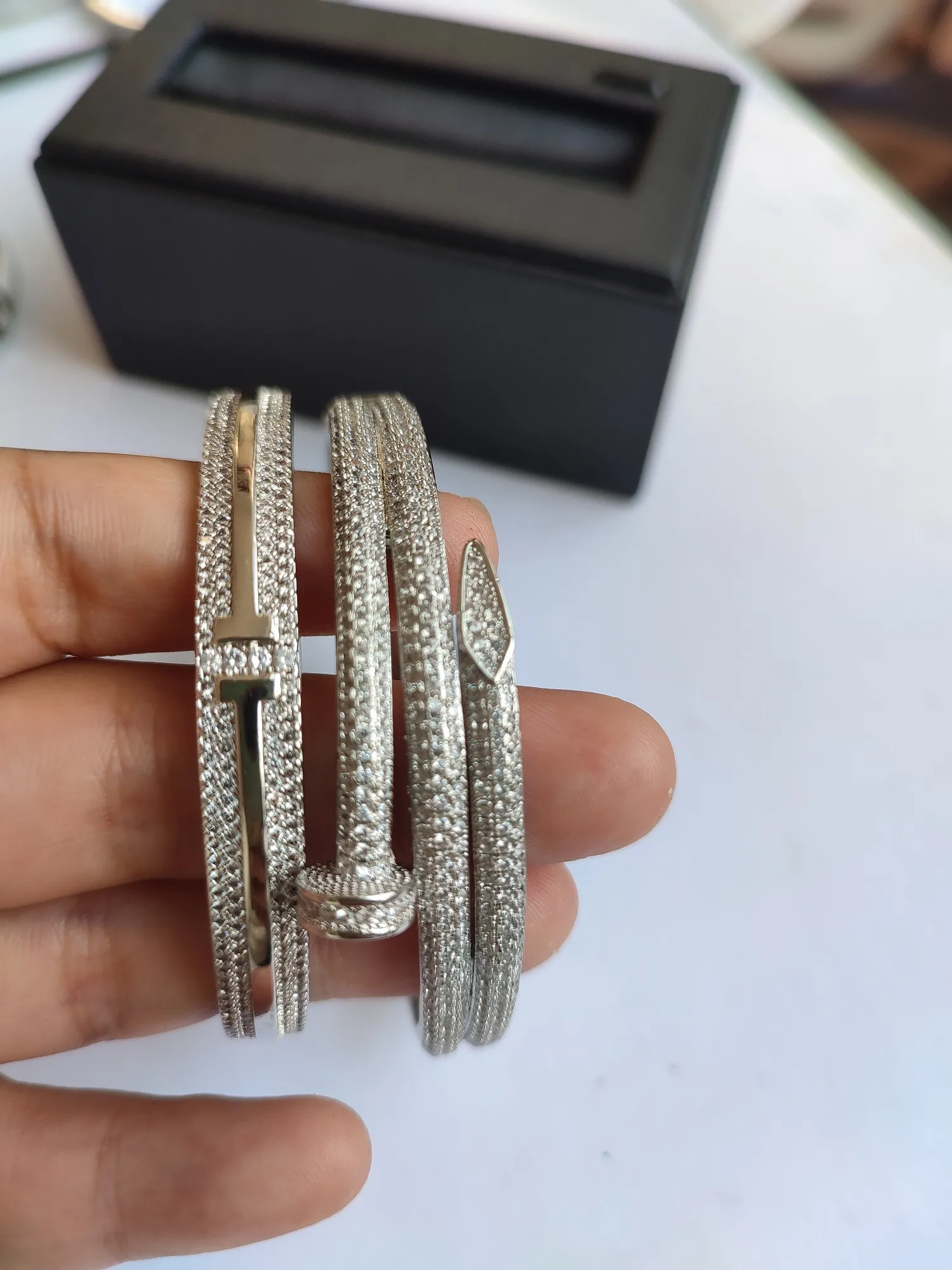 Diseñador de plata brazalete de oro macizo Pulsera de lujo Perforación completa Marca de lujo Moda Joyería de diamantes clásica para hombres Mujeres Fiesta Accesorios de boda regalo elegante