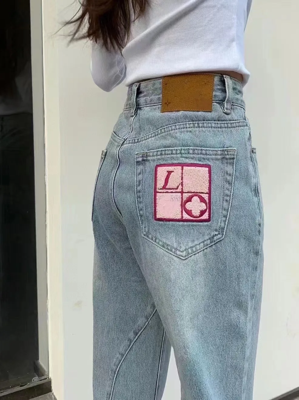 2023 Дизайнерские женские джинсы роскошные с парашютные брюки мода маленькие ароматы, вышитые тонкие прямые повседневные штаны