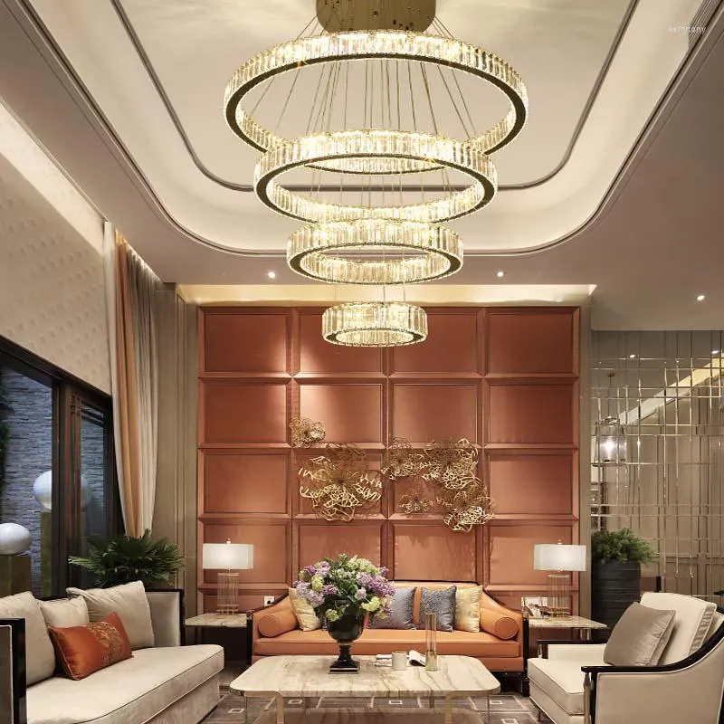 Lampadari Lampadario di cristallo di lusso Grandi anelli per scale Design moderno Lampada a sospensione a led Lunga villa Lobby Soggiorno Lampada a sospensione dorata