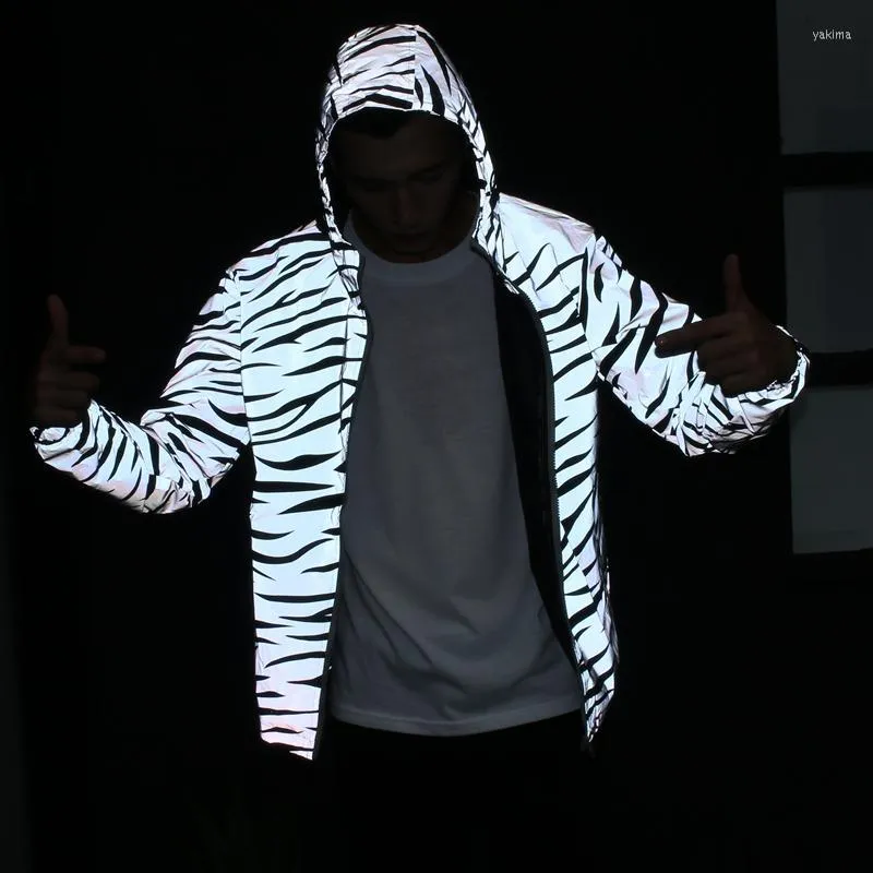 Herrjackor 2023 reflekterande lätt jacka män mesh stil noctilucent zebra hip hop streetwear skateboard vattentätt kappa utkläder 5xl