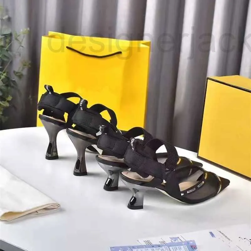 Sandals Designer Moda Sandálias Steletto são muito populares confortáveis ​​e sexy com letras únicas Vários estilos adequados para casamentos festas viagens fbz