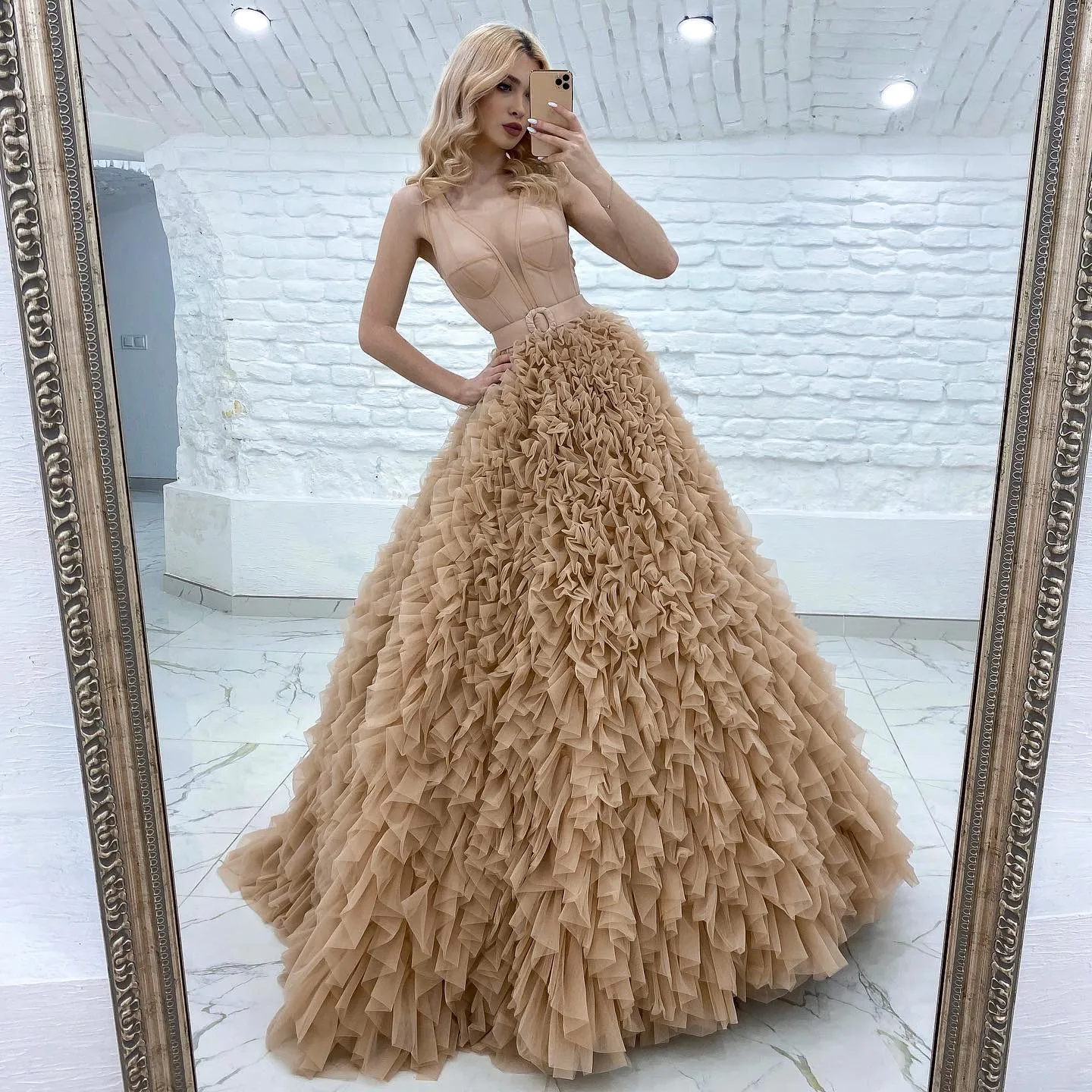 Champagne aftonklänningar Benkropp fluffig kjol illusion kastar v hals lång formell prom party klänningsdesigner klänningar för speciella tillfällen