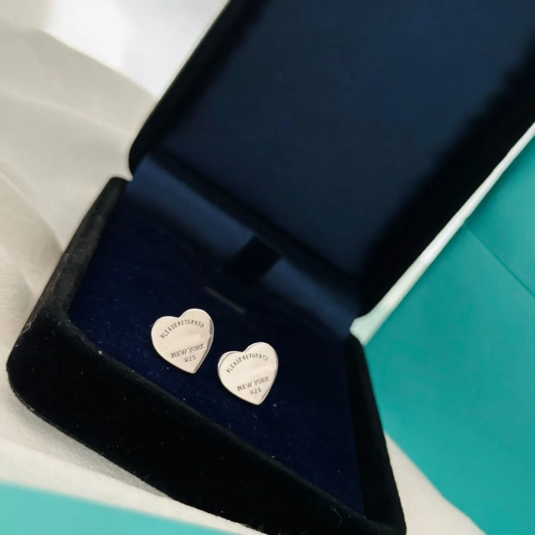 Créateur de boucles d'oreilles pour femmes en forme de coeur Stud Simple Diamond 925 Silver Valentine Wedding Gifts