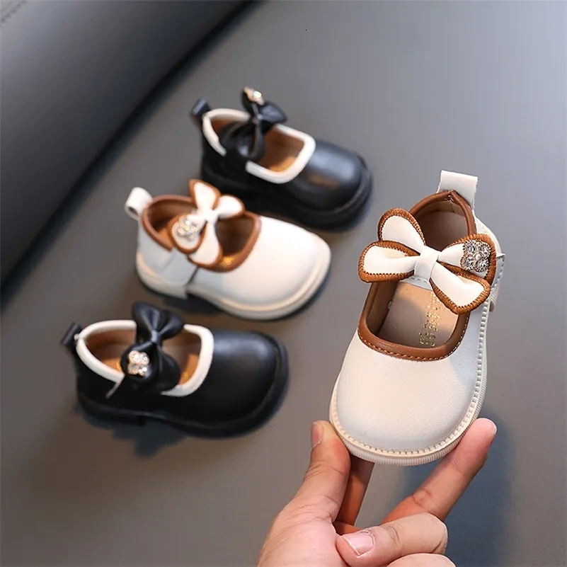 Första Walkers Sweet Bow Knot Girl Princess Shoes 1-2y Toddler Baby Girl Walker Leather Mary Slim Shoes Soft Sole Casual Children's Shoes Apartment 230330