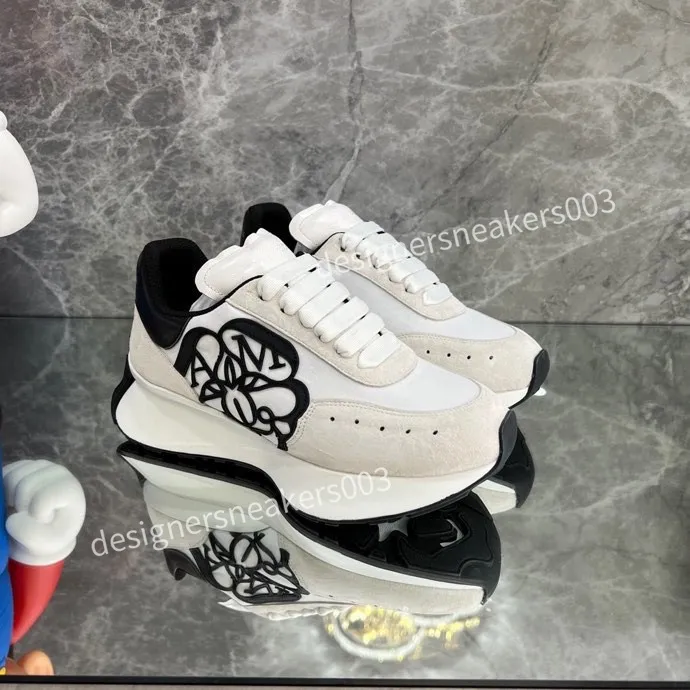 Hot Mens Designer Running Shoes Sneakers Foam Runners Women Shoes