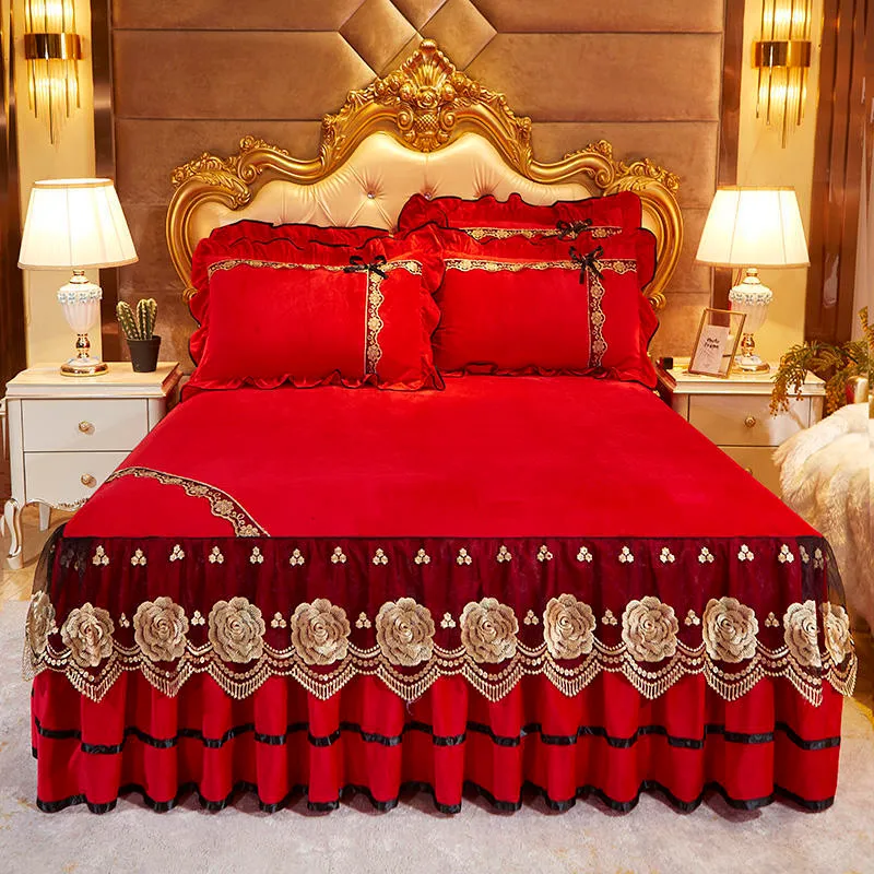 Bed Skirt Red Crystal Velvet Princess Wedding Bed Thick Soft Bed Lace Embroidery Bedding Linen Cushion Cover Pillowcase 230330