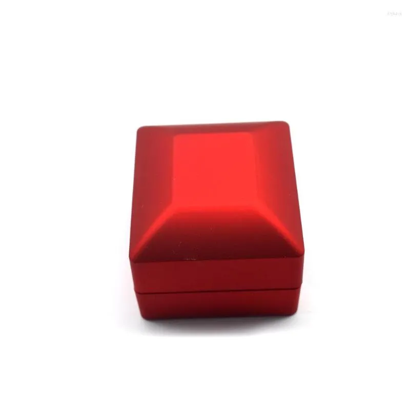 Smyckespåsar 2023 Est Wedding Ring Box med LED -lampor Red Armband Dispaly Case Display