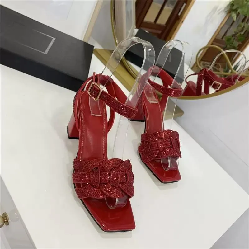 2023 Luxus Designer Stil Schuhe Patent Leder Thrill Heels Frauen Einzigartige Buchstaben Sandalen Kleid Hochzeit Schuhe Sexy Schuhe Erger