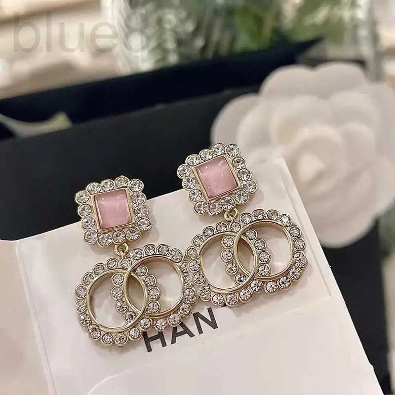 Colliers de perles Designer Nouveau 21k Petites boucles d'oreilles en sucre rose parfumées Mode Mignon Couleur Diamant Simple Polyvalent INS Street Shoot 1KHM