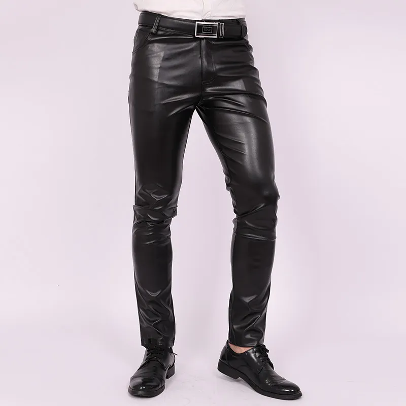 Jeans masculinos 2023 Slim Fit Calças magras de couro treme