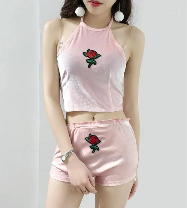 Tute da donna 4 colori Sexy Women Rose Embroidery Velvet 2 Two Piece Set 2023 Halter Tank Camis Crop Top con mutandine brevi Completi Outfit