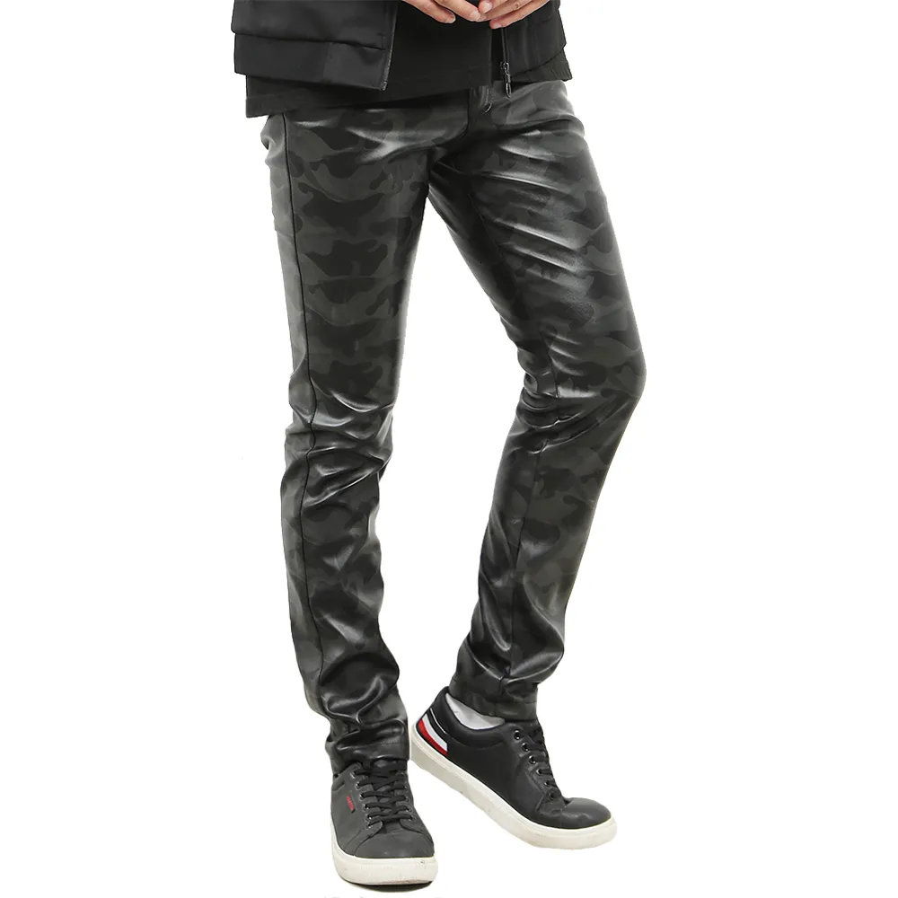 Jeans da uomo TSINGYI Camouflage Moto Skinny Elastic Faux Leather Pants Camo Black PU Leathers Pantaloni Four Seasons Abbigliamento di marca 230330