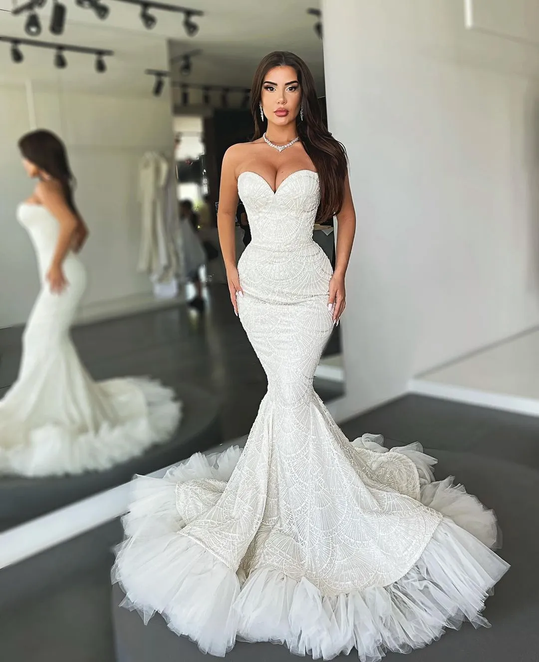 Elegant Sleeveless Lace Mermaid Bridal Gown - Backless Sweetheart Neckline Wedding Dress in Ivory