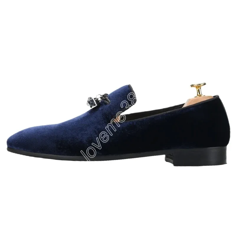 Vestido sapatos 2023 novos mocassins de veludo marinho premium com fivela de dado de aço de titânio lasca para festas artesanais de slip-on mocassins