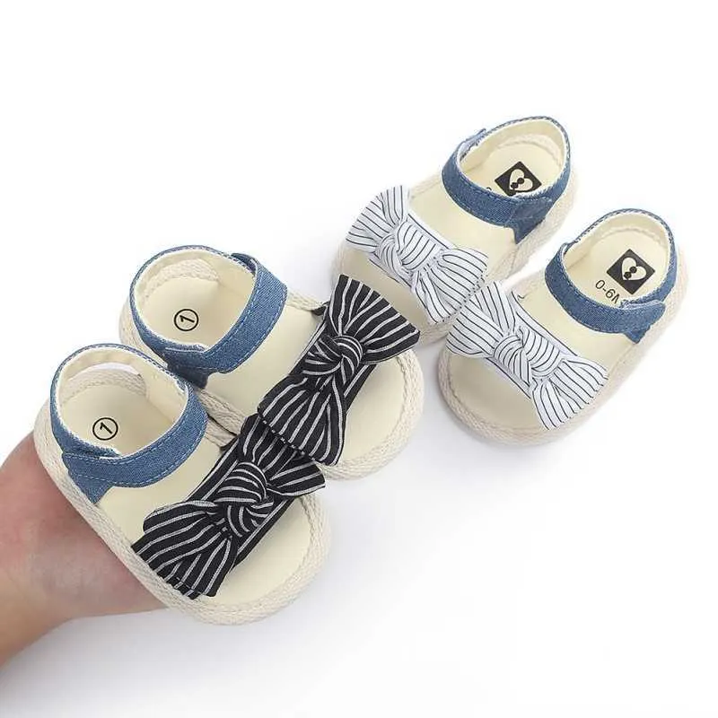 Sandaler Ny bomullsol Bow Infant Girls Sandaler Mjuk läder Nyfödda Baby Summer Slipper Shoes Anti-Slip Toddlers First Walkers Z0331