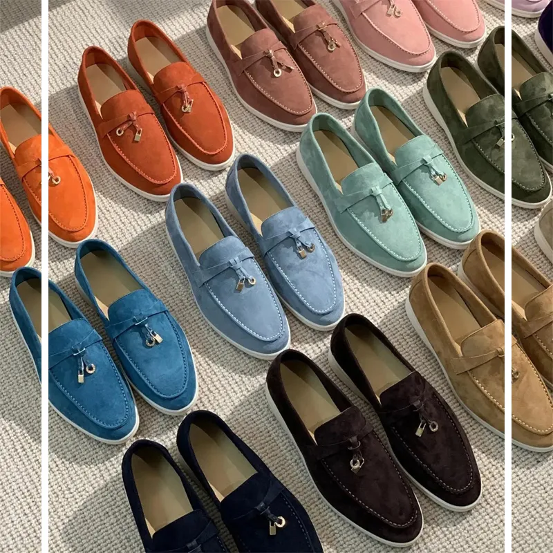 Diseñador Loro Piana Walk Charms Zapatos casuales adornados LoroPiana Hombres Mocasines de gamuza para mujer Zapato de pareja Plano de cuero genuino para hombres Mujeres Venta directa de fábrica