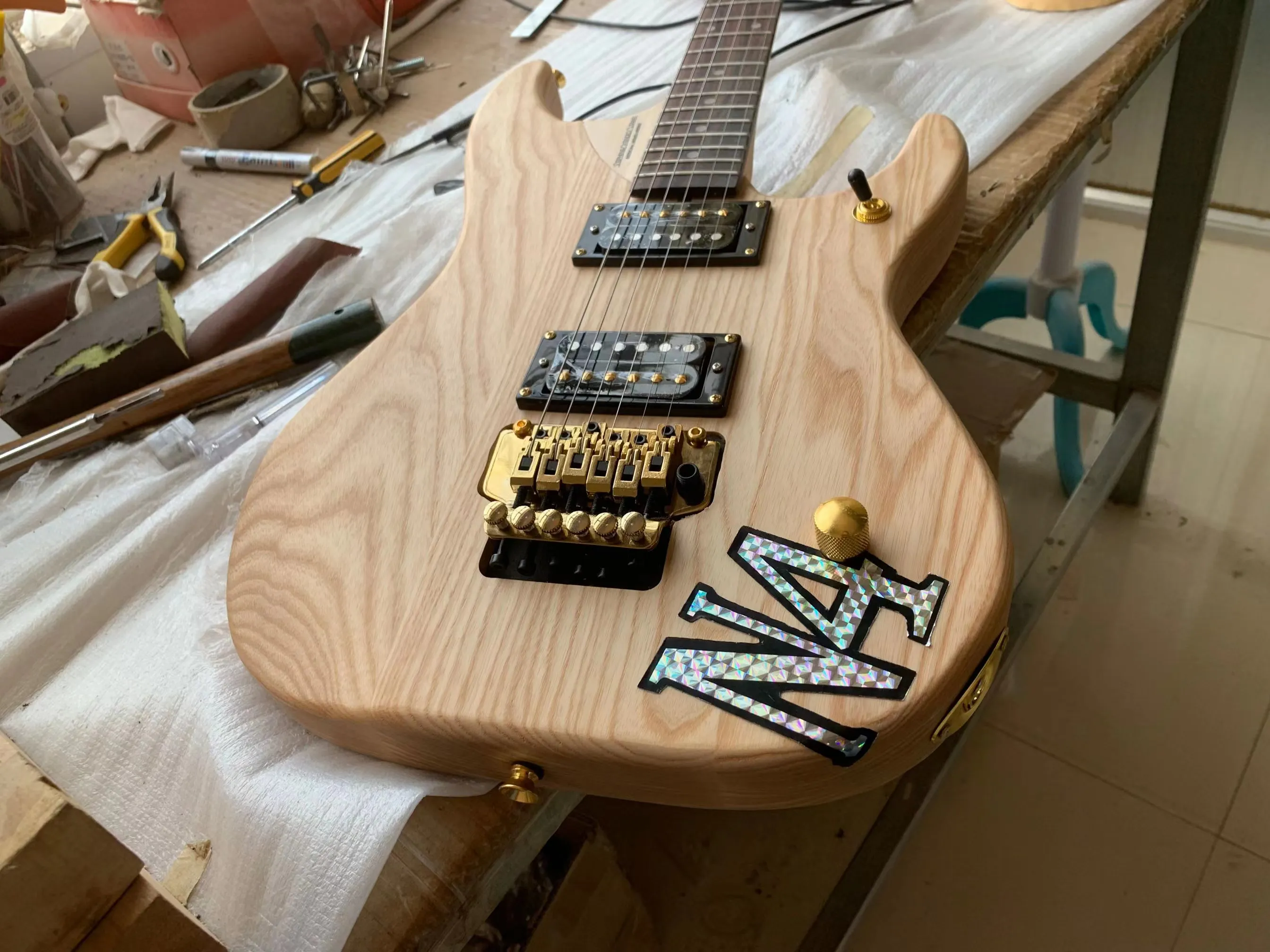 Nuno Betancourt Electric Guitar Natural Alder Wood Solid Body 6